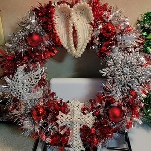 I am selling Christmas wreaths